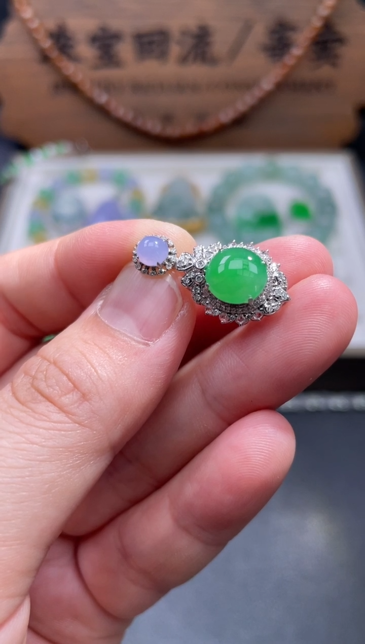 【闪购商品】翡翠颈饰18K金镶嵌41.........