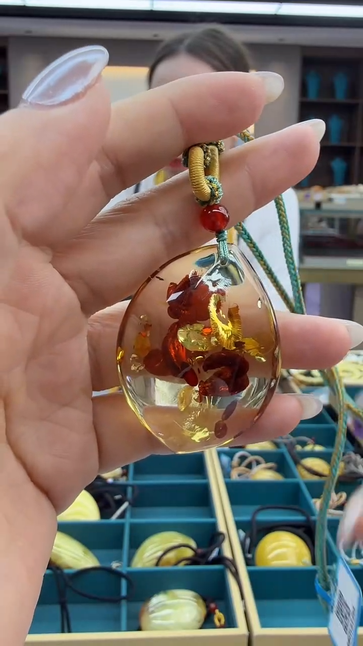 琥珀颈饰未镶嵌249秒拍号 假一罚三 