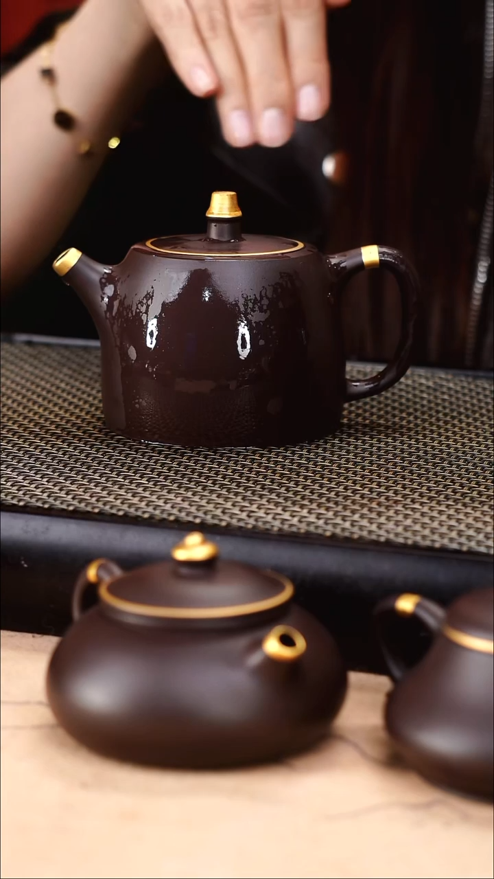 茶壶紫砂四号井茄皮紫泥描金汉铎200cc
