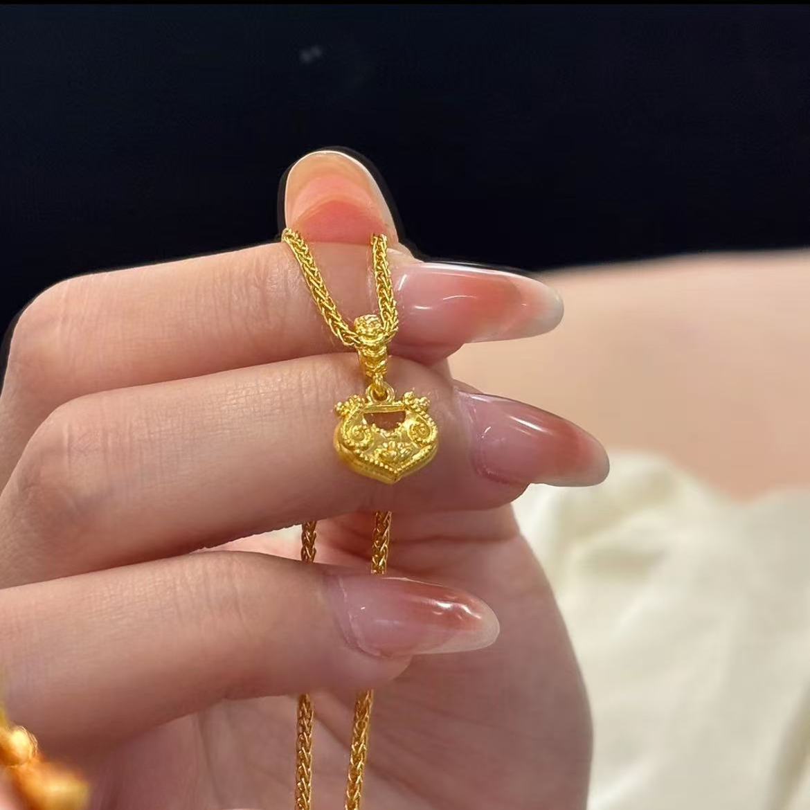 铜合金项链 新中式莲花小锁包项链复古轻奢气质精致高级感锁骨链