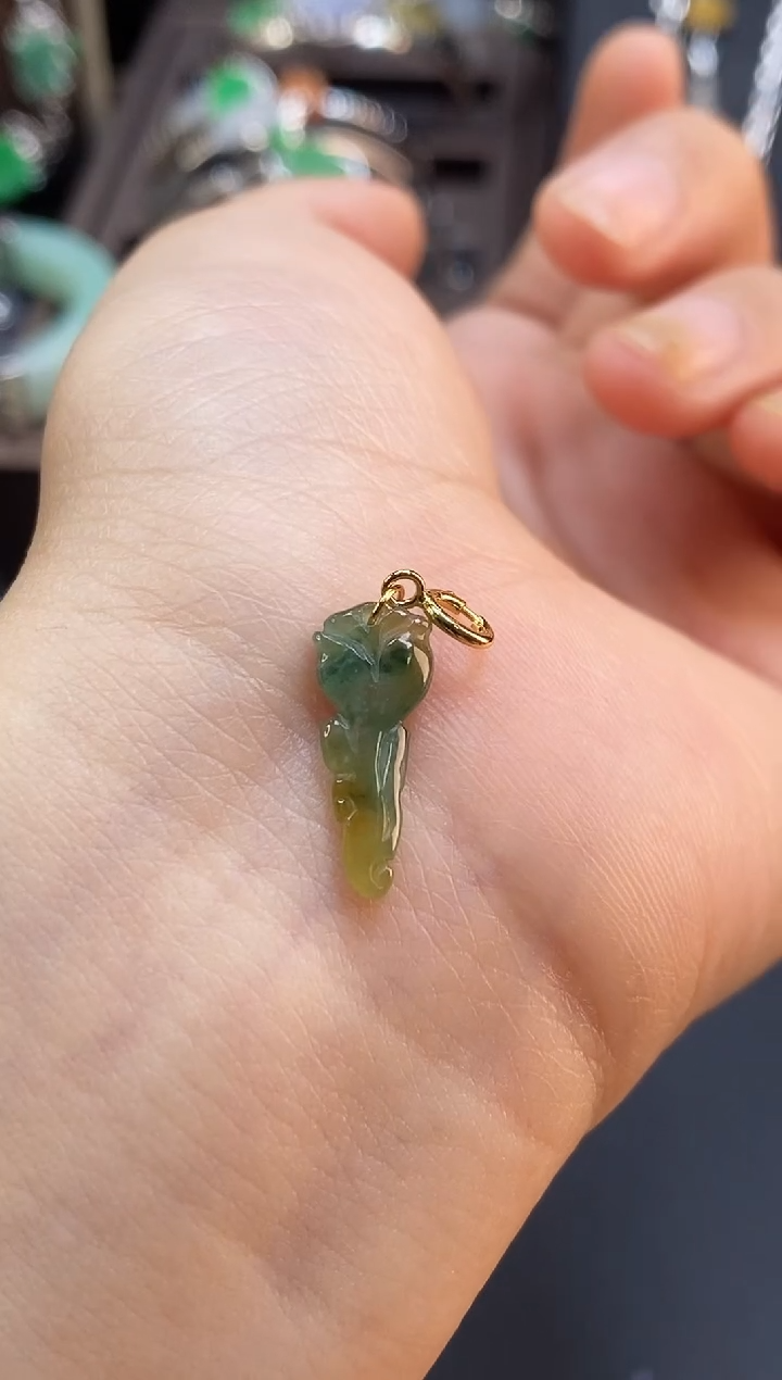 颈饰银S925镶嵌翡翠小***?0420