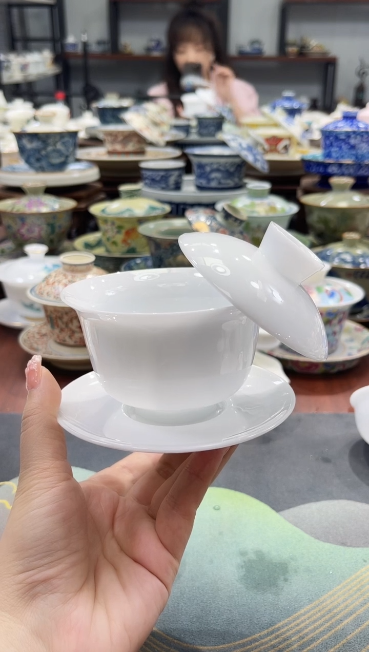 160冰种纯白元宝盖碗