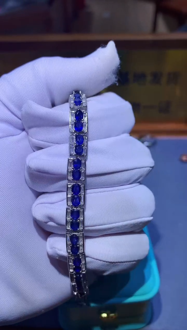 【闪购商品】蓝宝石手链银S925镶嵌........