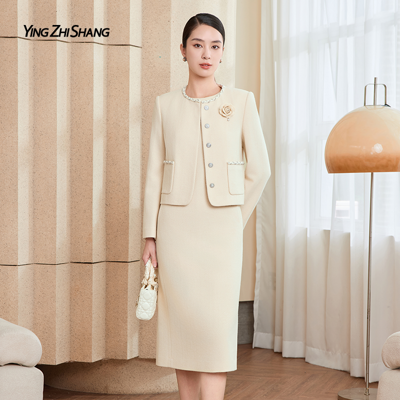 赢智尚2025秋冬新款奶油白小香风时尚套装女洋气ZA-ZF04036