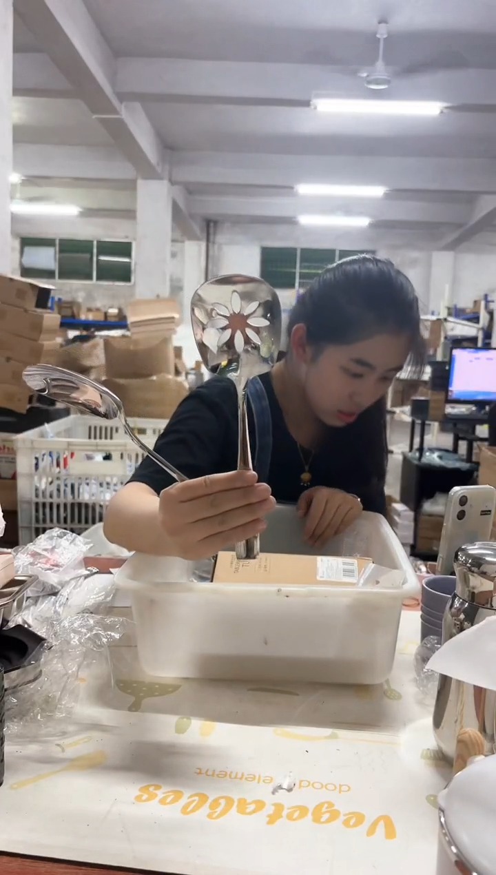 食品级塑料秒杀清仓微瑕产品，可能当过样品拍照