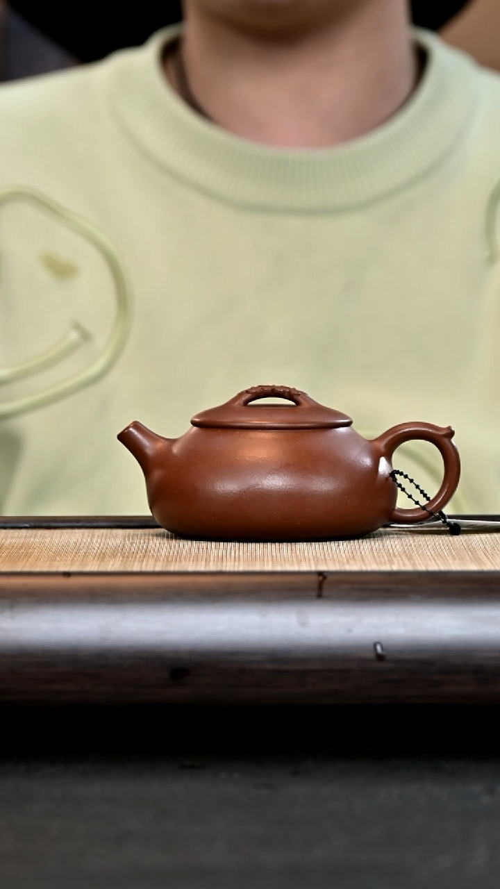 【闪购商品】紫砂茶壶ZC15948 菱花扁腹 红皮龙