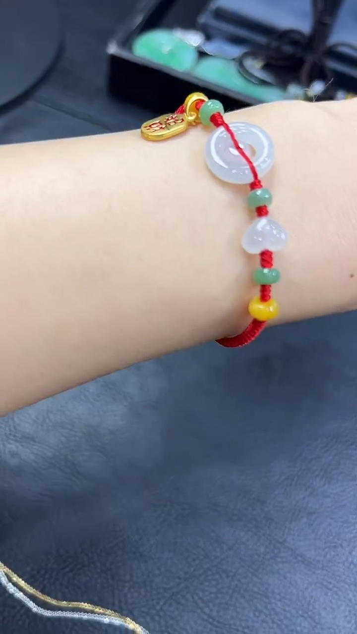 未镶嵌挂件翡翠手绳