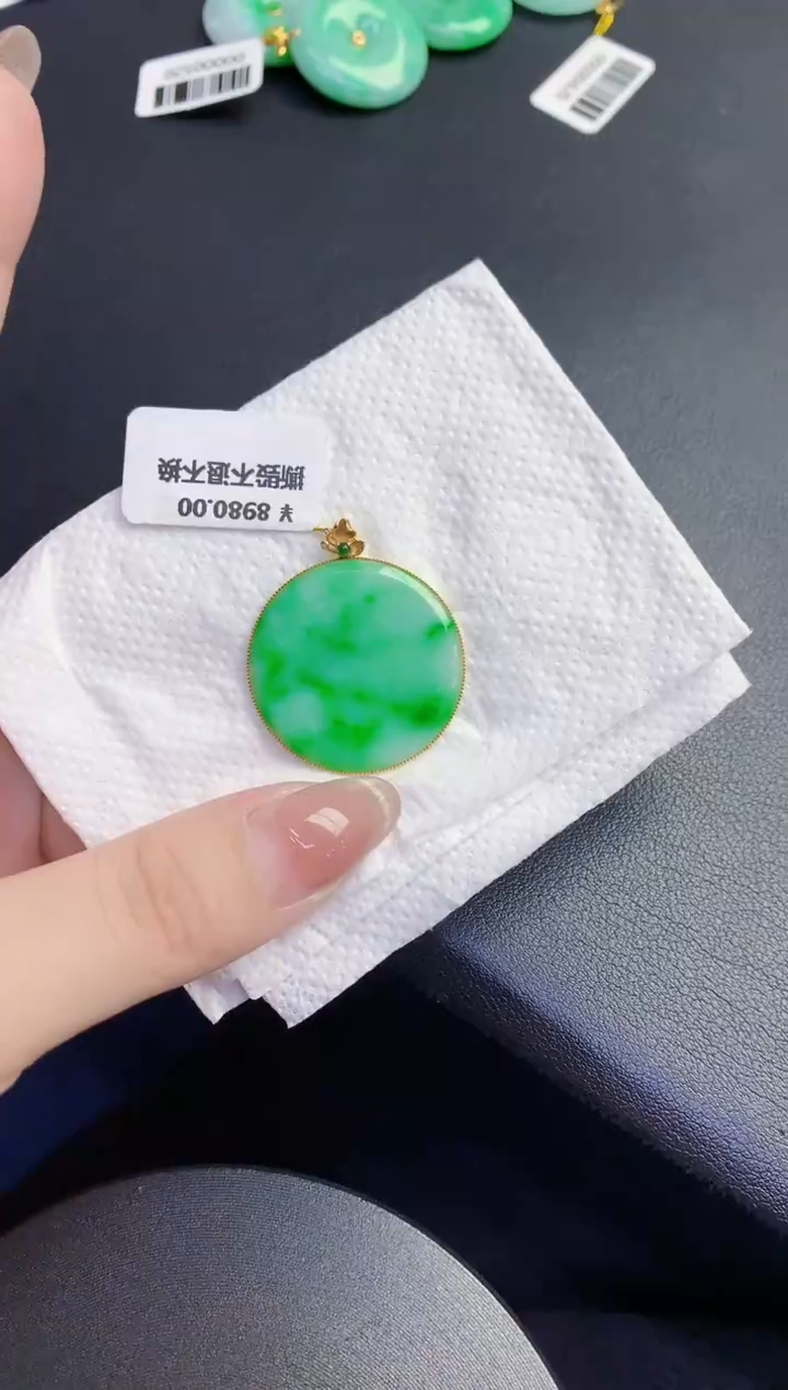 颈饰18K金镶嵌翡翠缅甸天然翡翠A货