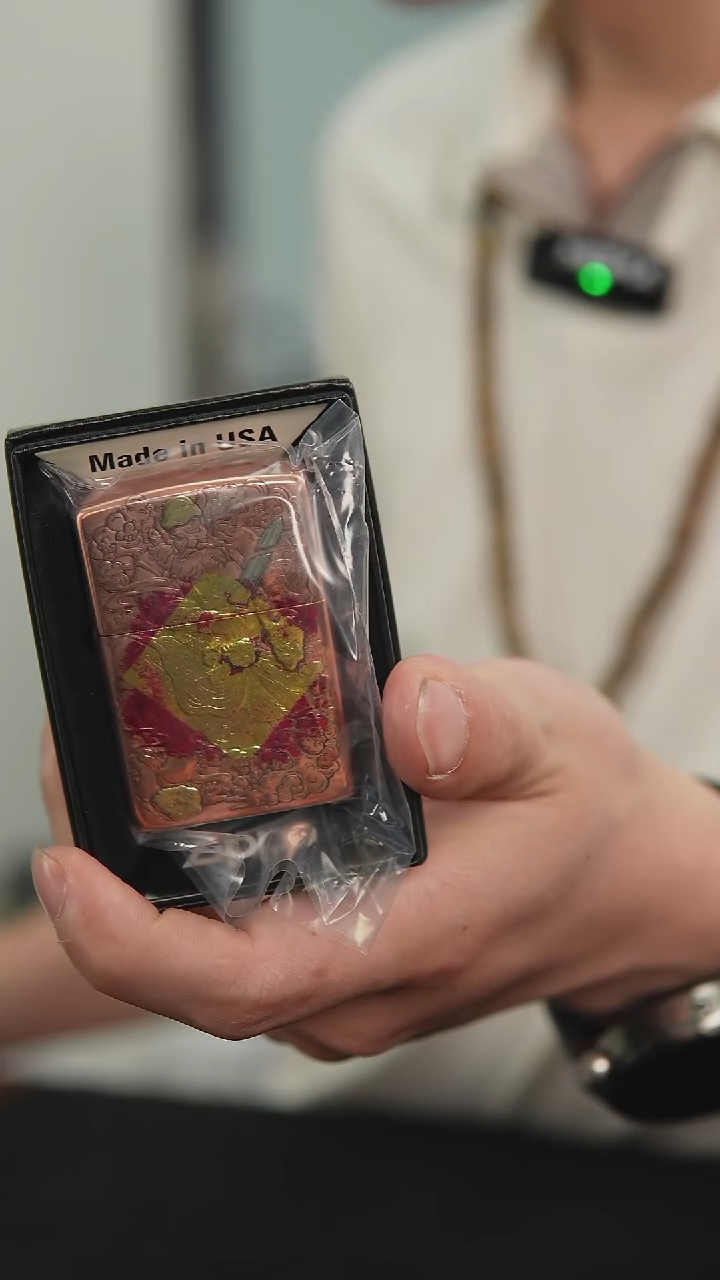 zippo的天官赐福的打火机
