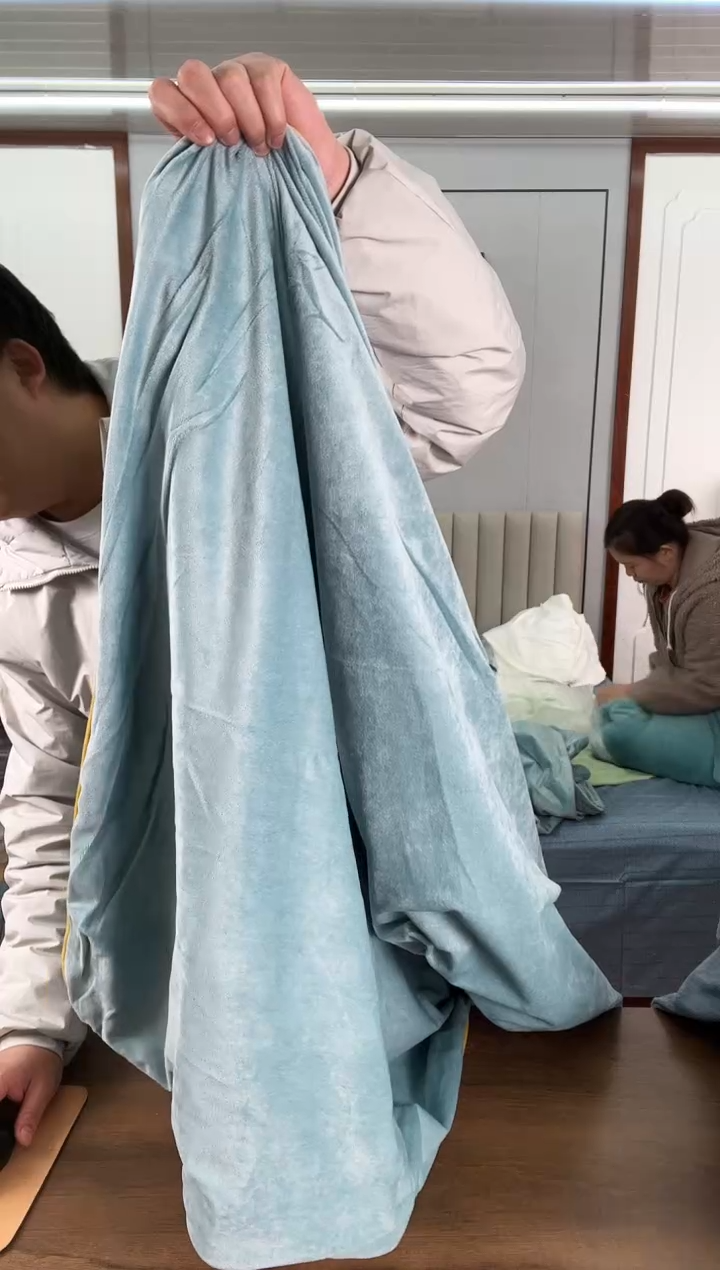 聚酯纤维聚酯纤维黄边贴布绣蓝色宝宝绒被套200*230（微瑕）