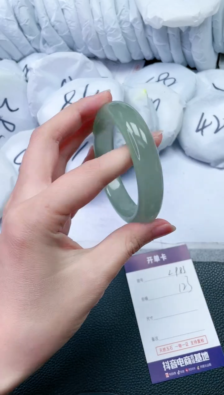 【闪购商品】石英质玉手镯未镶嵌L983