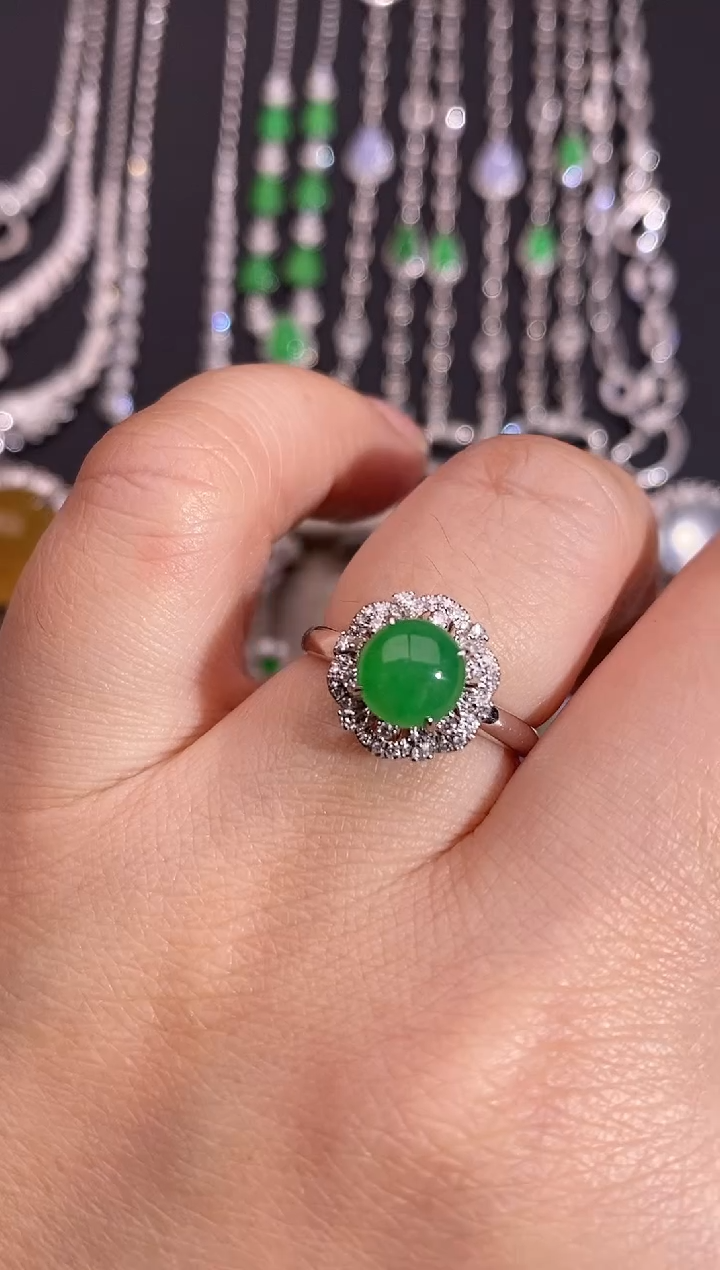 18K金镶嵌戒指翡翠戒指