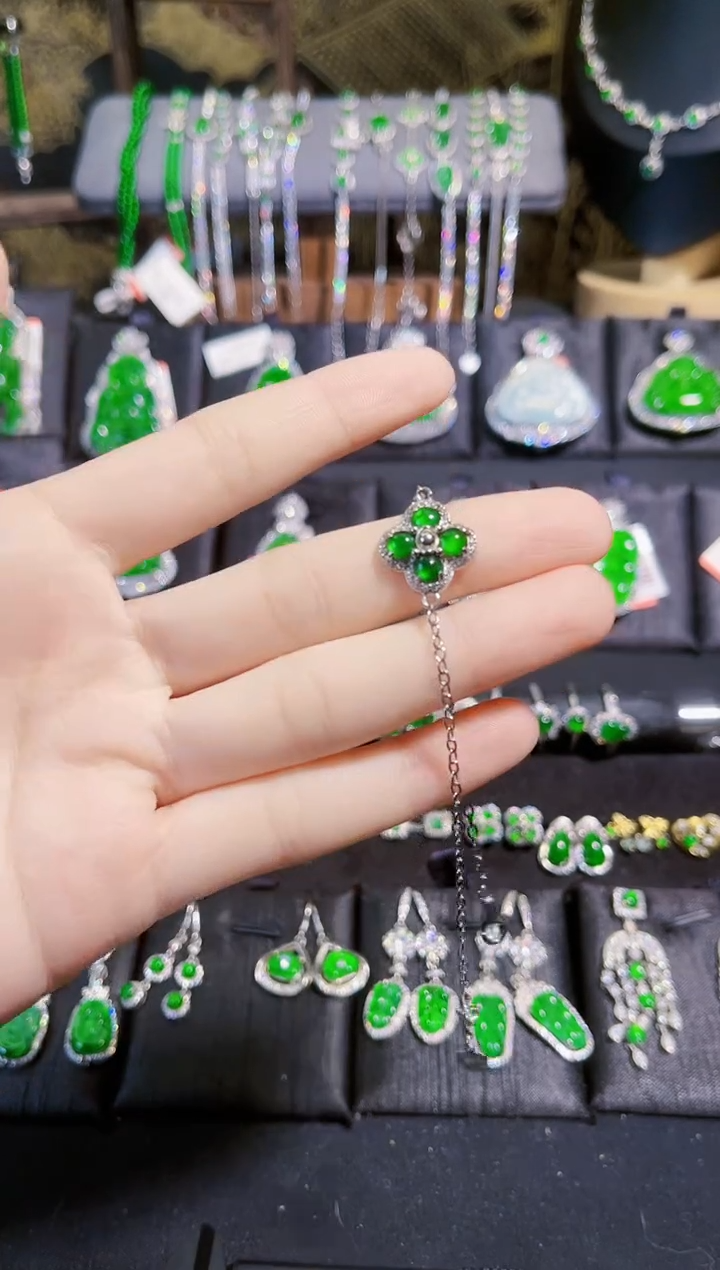 【闪购商品】翡翠手链银S925镶嵌四叶草手链