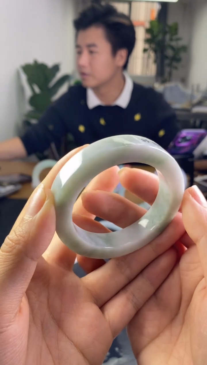 【闪购商品】定制翡翠贵妃未镶嵌翡翠手镯