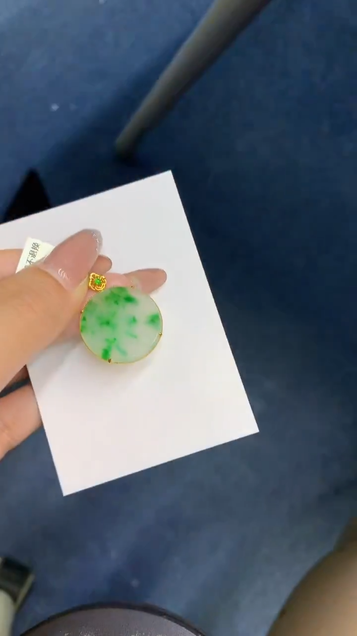 颈饰18K金镶嵌翡翠可**师1