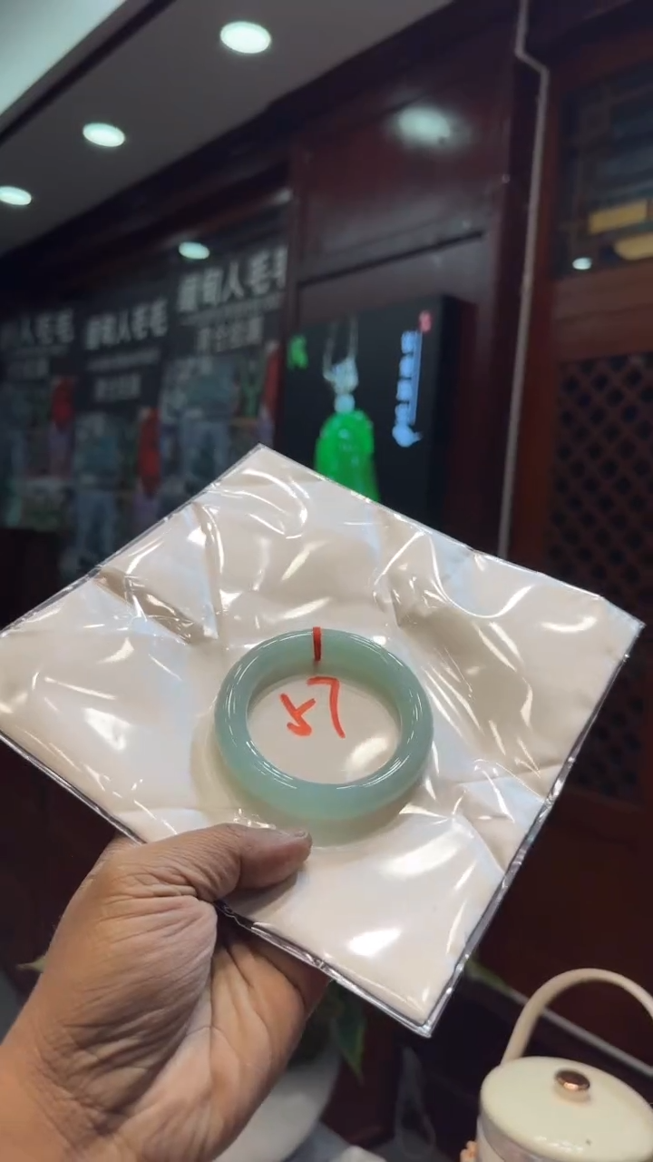 未镶嵌手镯翡翠手镯