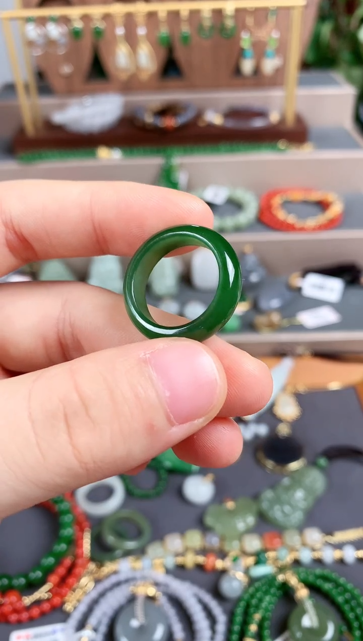 未镶嵌戒指和田玉1