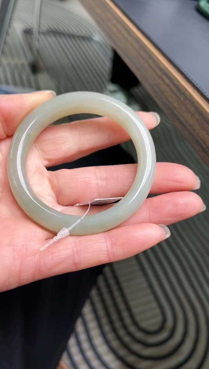 【闪购商品】和田玉手镯未镶嵌圈口52  B-5