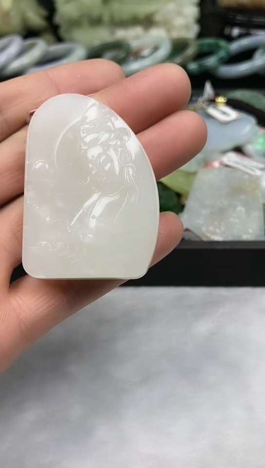 【闪购商品】和田玉吊坠(赠链)未镶嵌观音