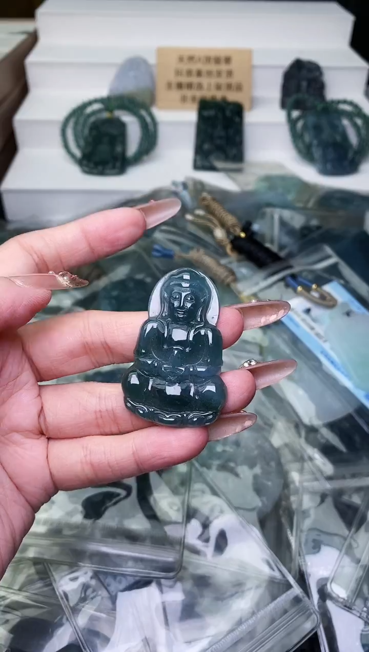 颈饰未镶嵌翡翠 
