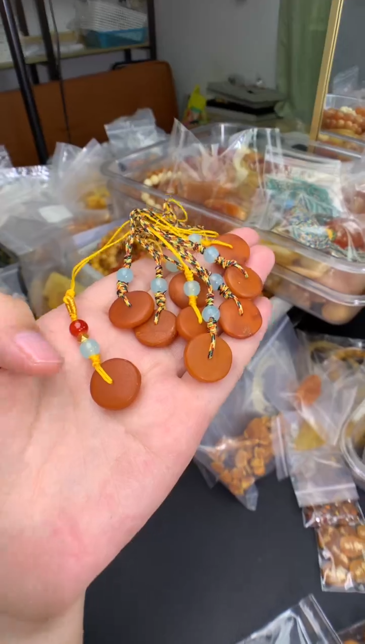 蜜蜡未镶嵌珠宝奇石多样性发一件