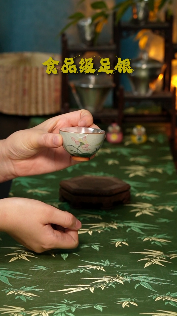 手绘荷花999足银单杯
