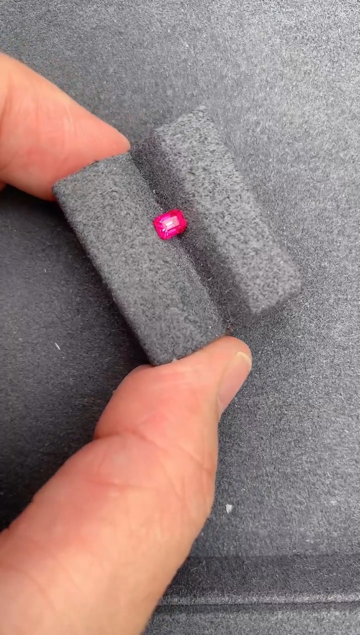 【闪购商品】尖晶石裸石未镶嵌31分绝地武士