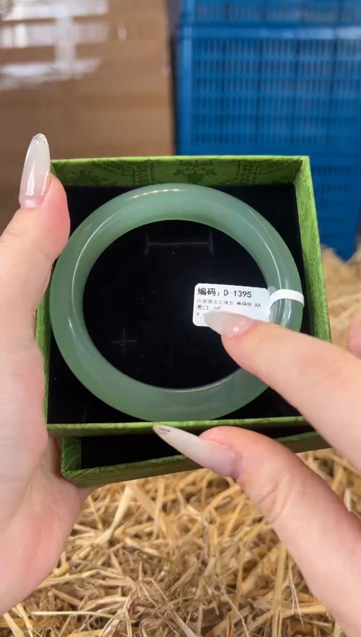 未镶嵌手镯石英质玉D1395