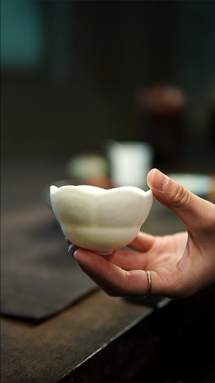 【闪购商品】云龙霜白釉花口杯111111111