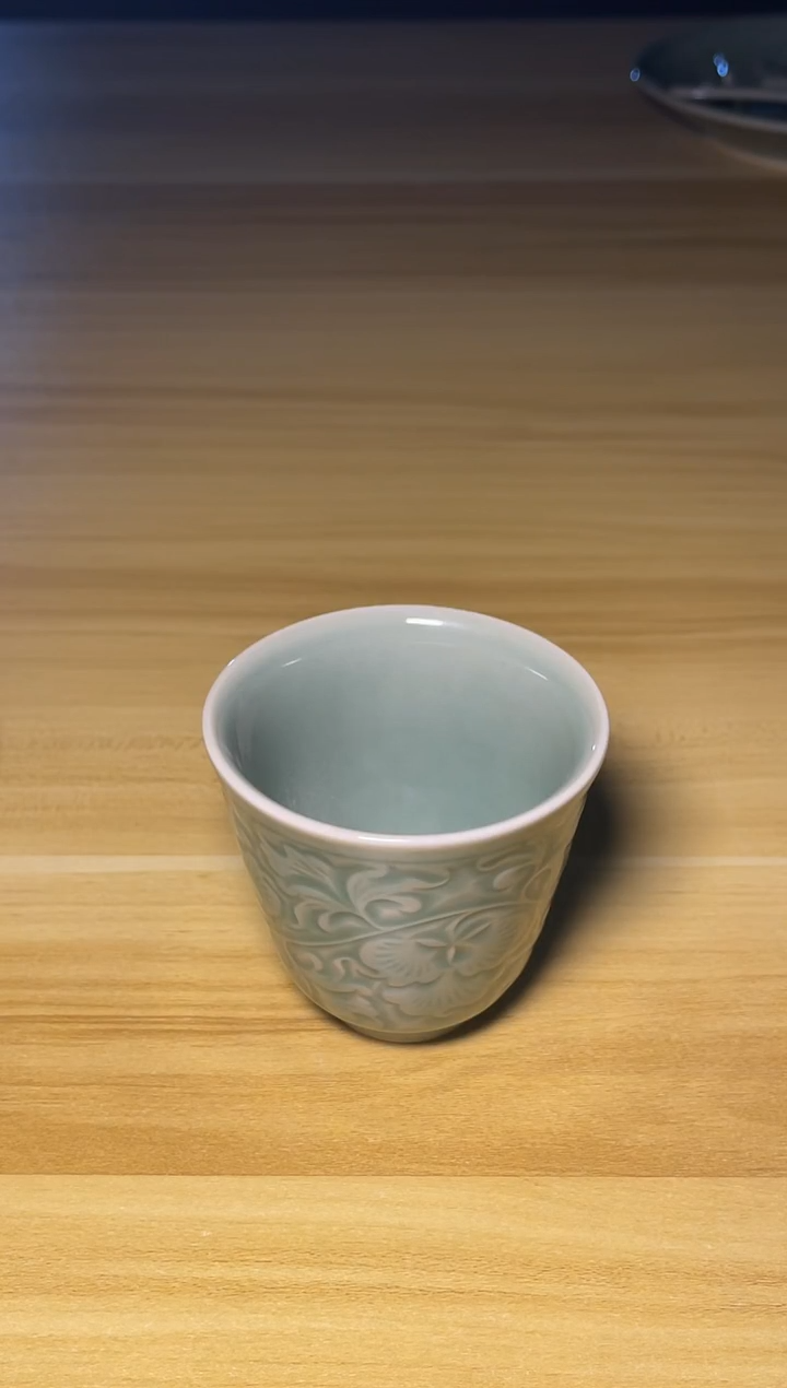 青釉牡丹隋形杯1只