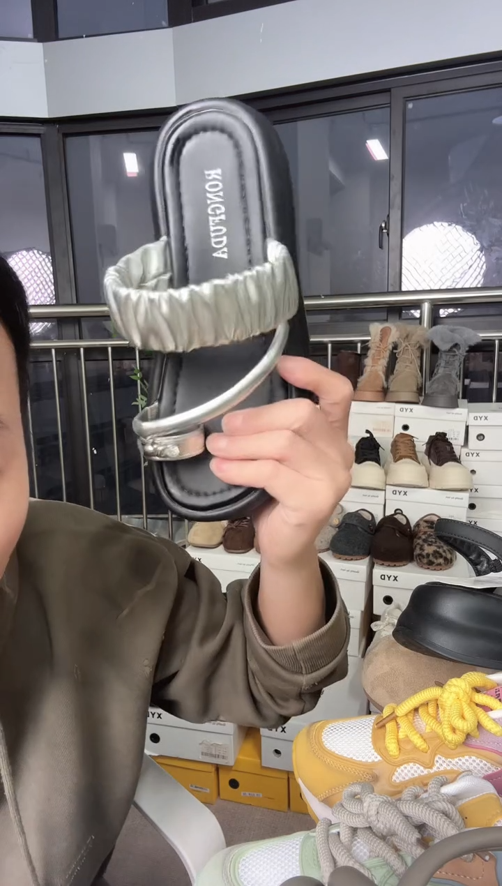 红***麟银色小拖鞋38码