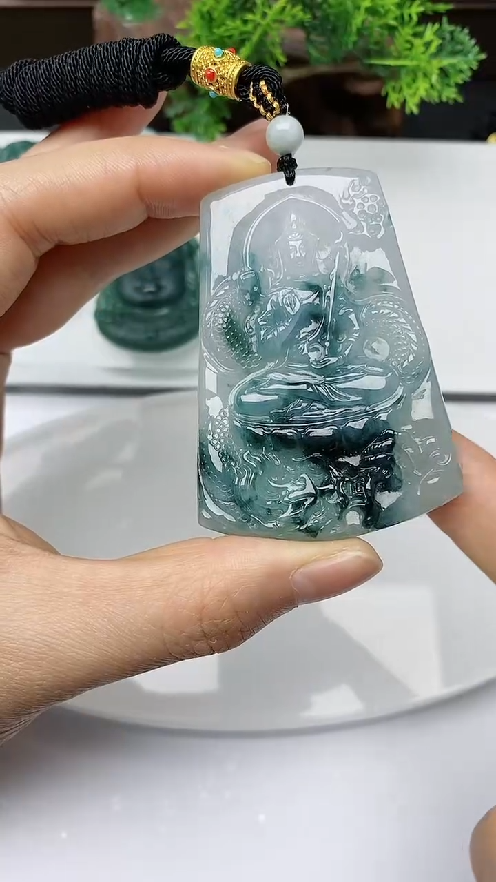 【闪购商品】翡翠颈饰未镶嵌         