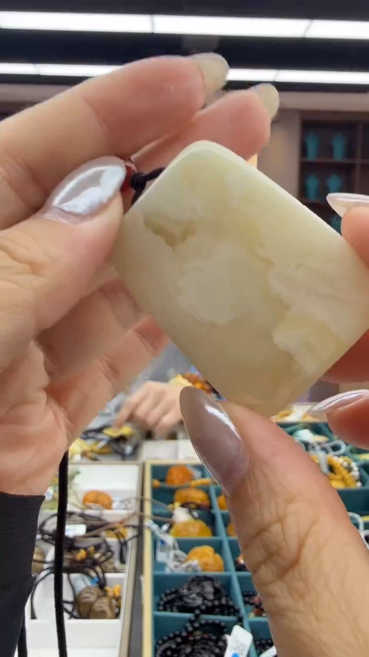 琥珀颈饰未镶嵌130秒拍号 假一罚三 