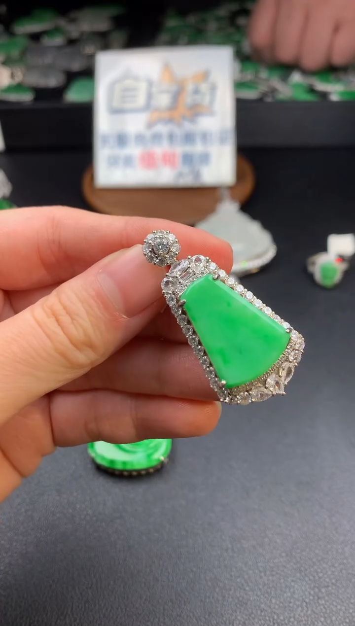 【闪购商品】翡翠颈饰银S925镶嵌翡翠