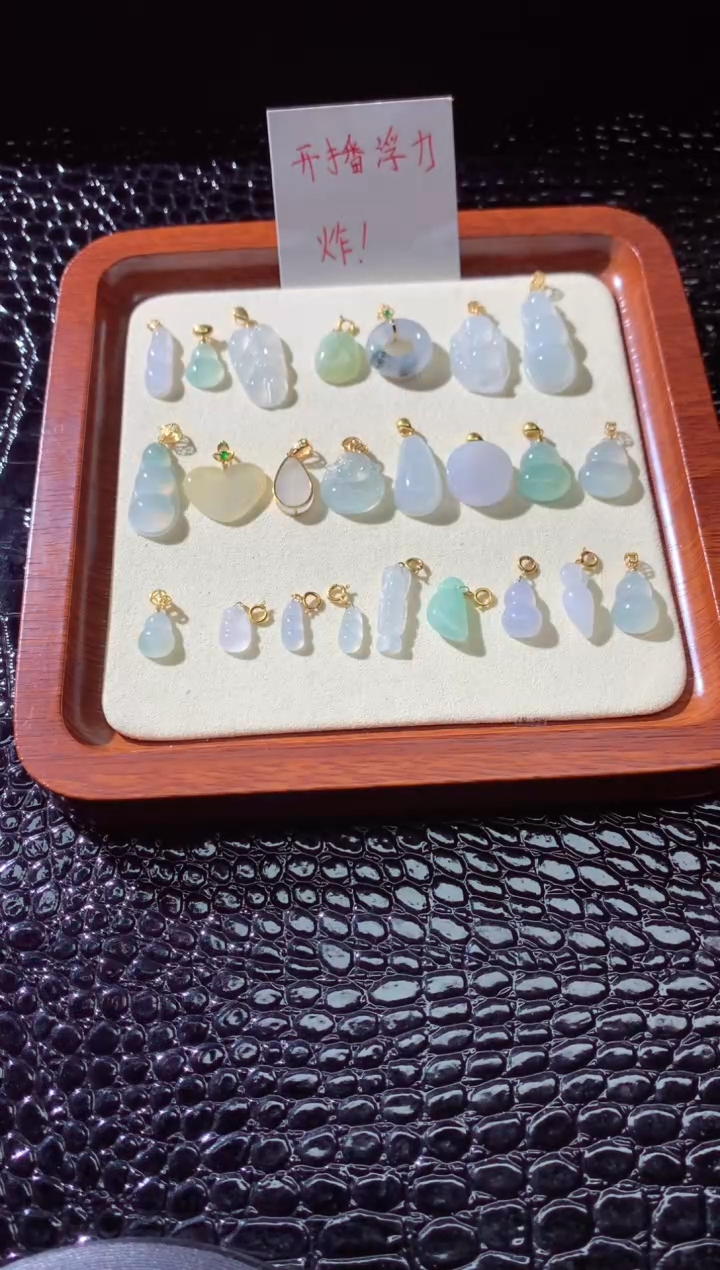【闪购商品】翡翠颈饰未镶嵌戒子