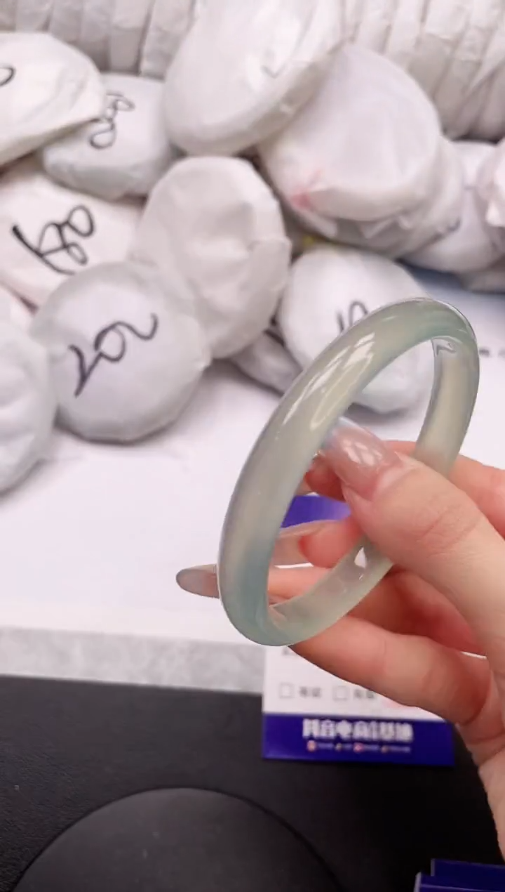 【闪购商品】石英质玉手镯未镶嵌1K547-58