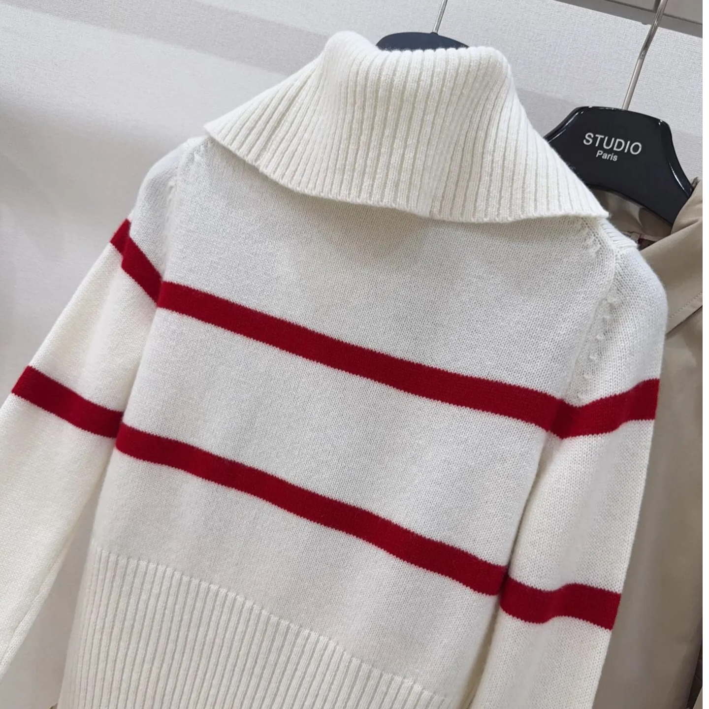 字母红条翻领针织套头102