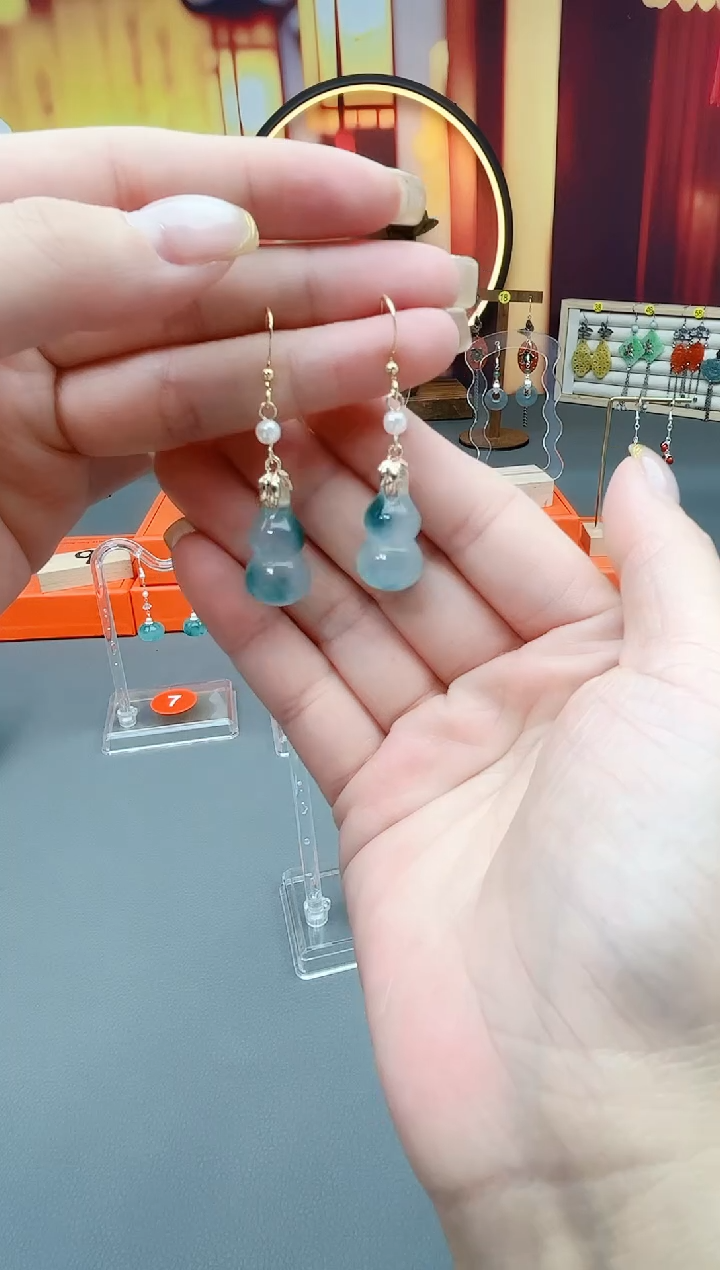 未镶嵌石英质玉（天山翠）耳钉219