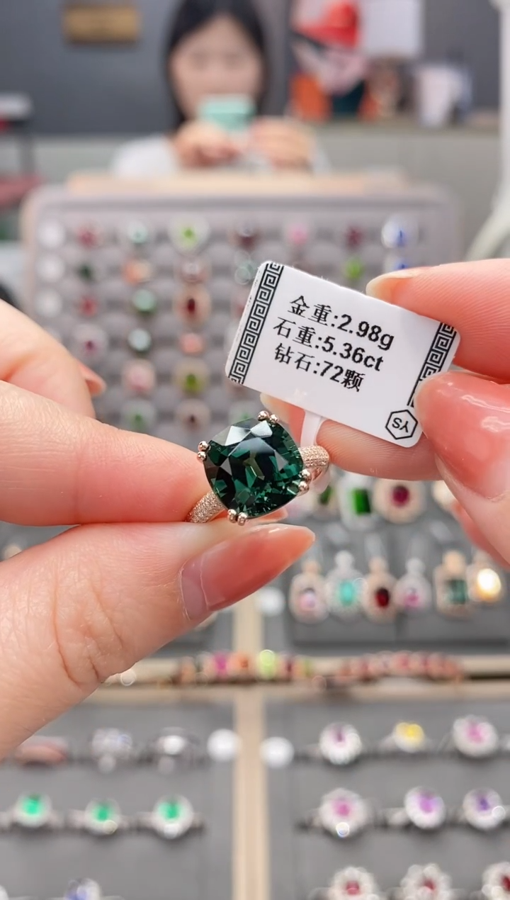 18K金镶嵌戒指碧玺5.36     