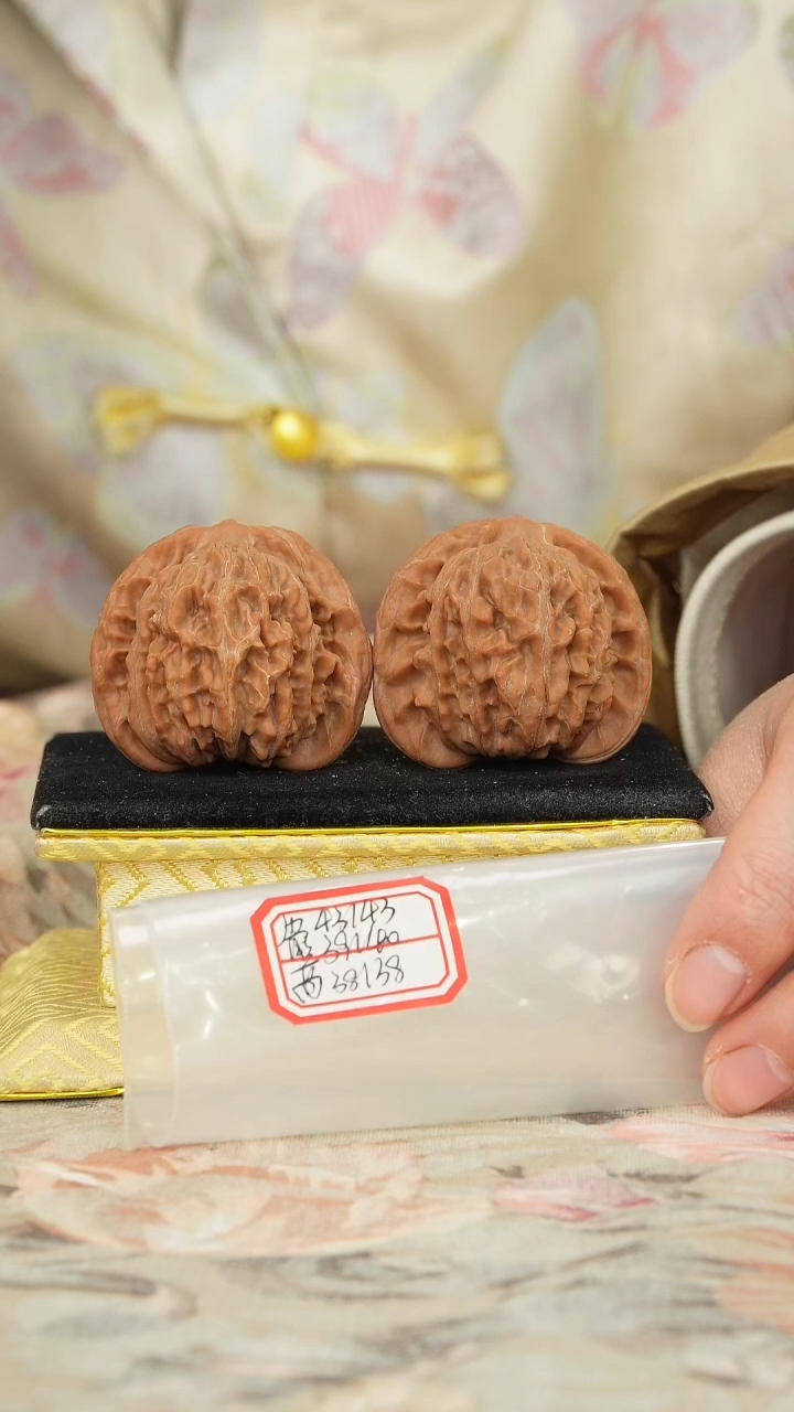 【闪购商品】文玩核桃把件一代楼