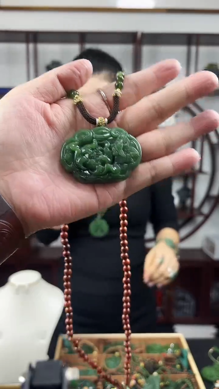 颈饰未镶嵌和田玉锁