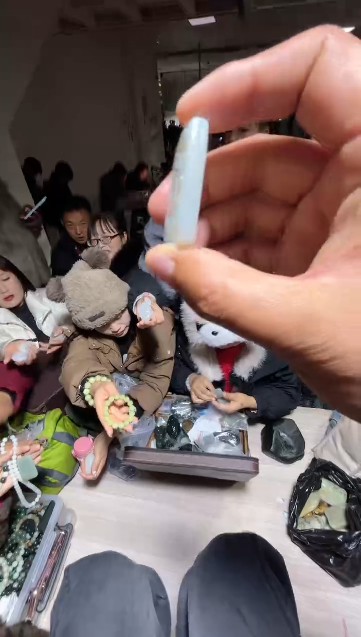 未镶嵌和田玉（糖玉）挂件和田玉