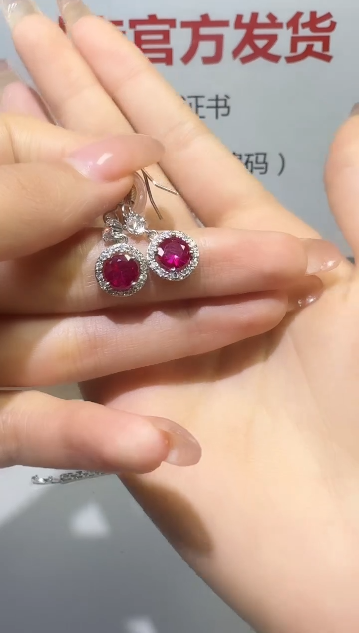 18K金镶嵌耳饰红宝石1