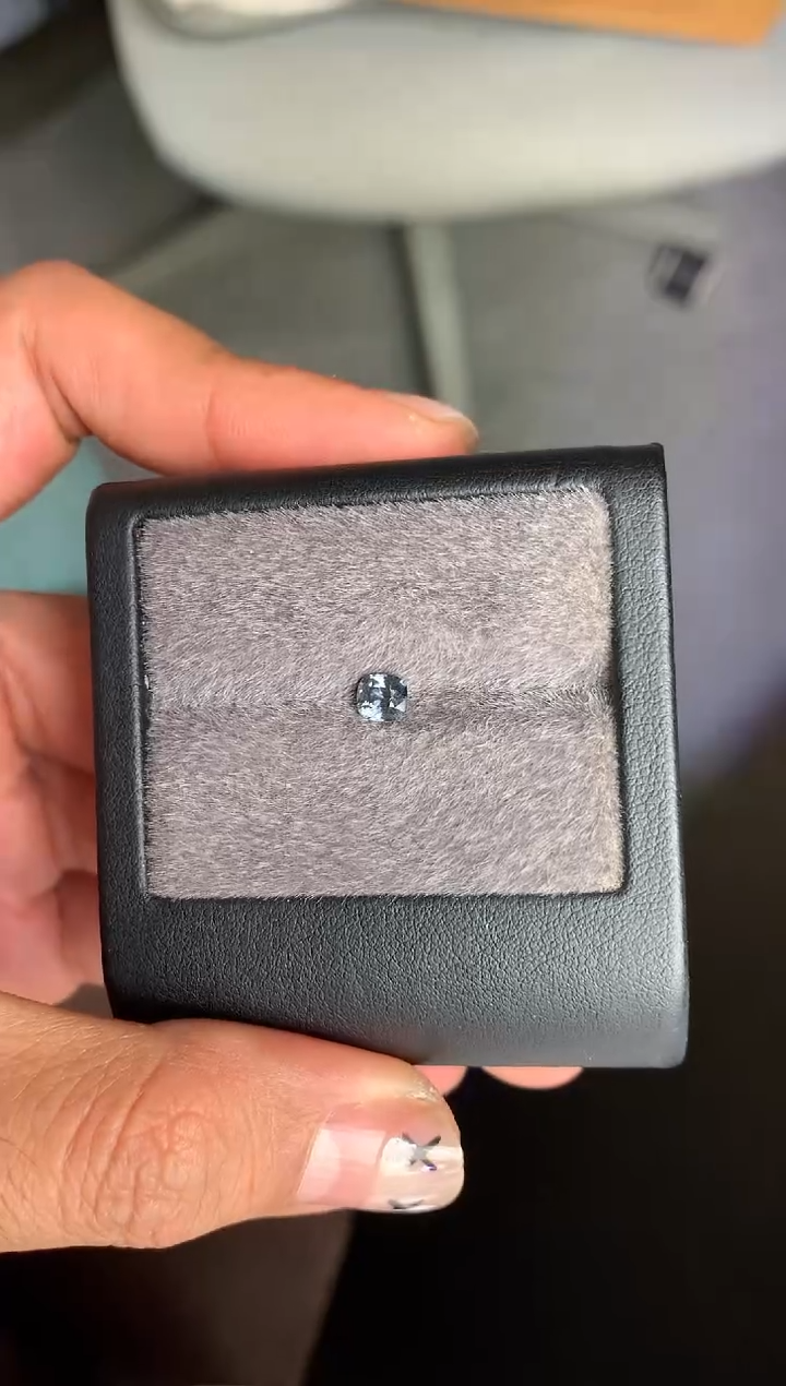 未镶嵌裸石定制尖晶石羲*枕型 暗夜紫色尖晶石 0.61ct