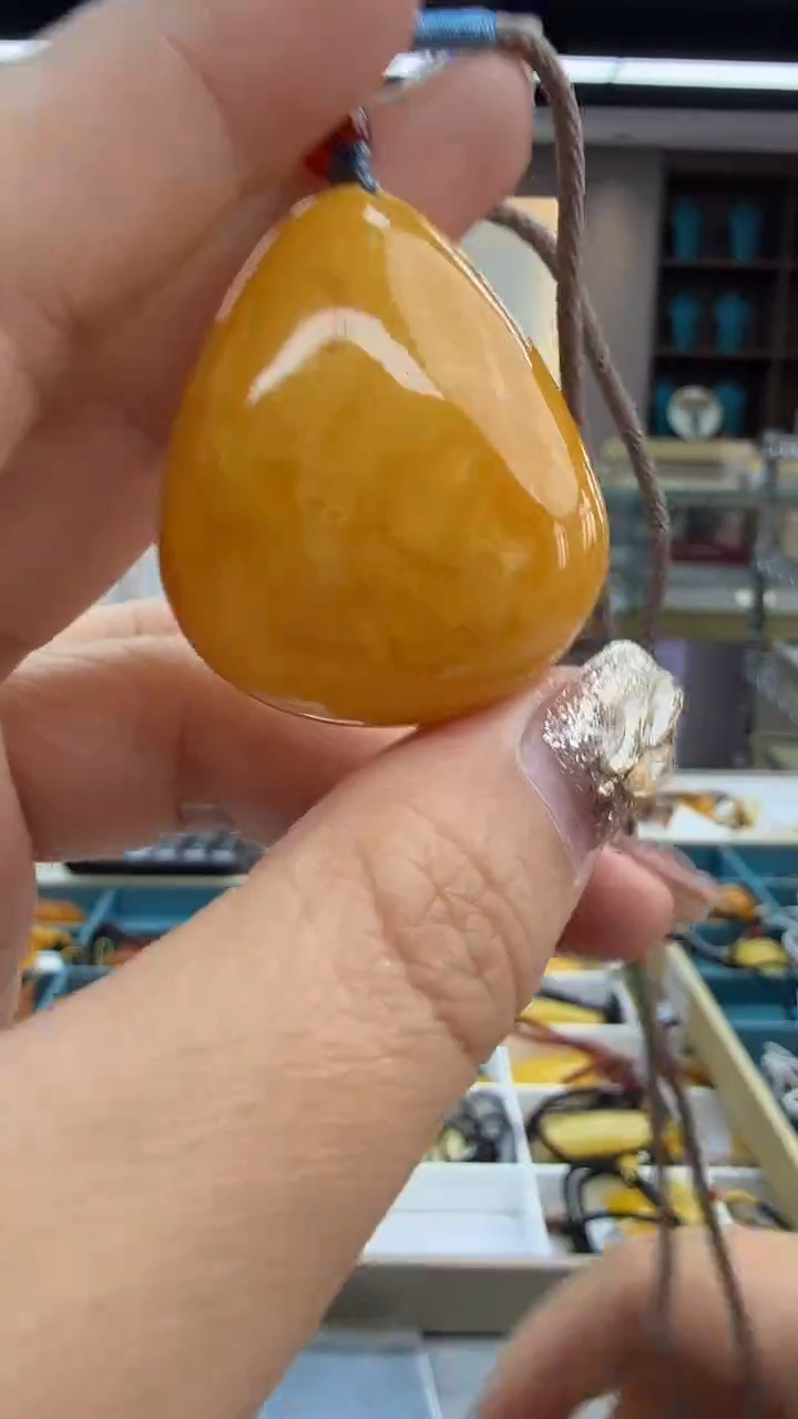 琥珀颈饰未镶嵌197秒拍号 假一罚三 