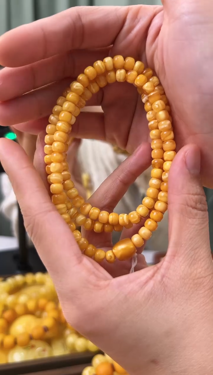 【闪购商品】琥珀手串未镶嵌蜜蜡项链多样性发其中一个