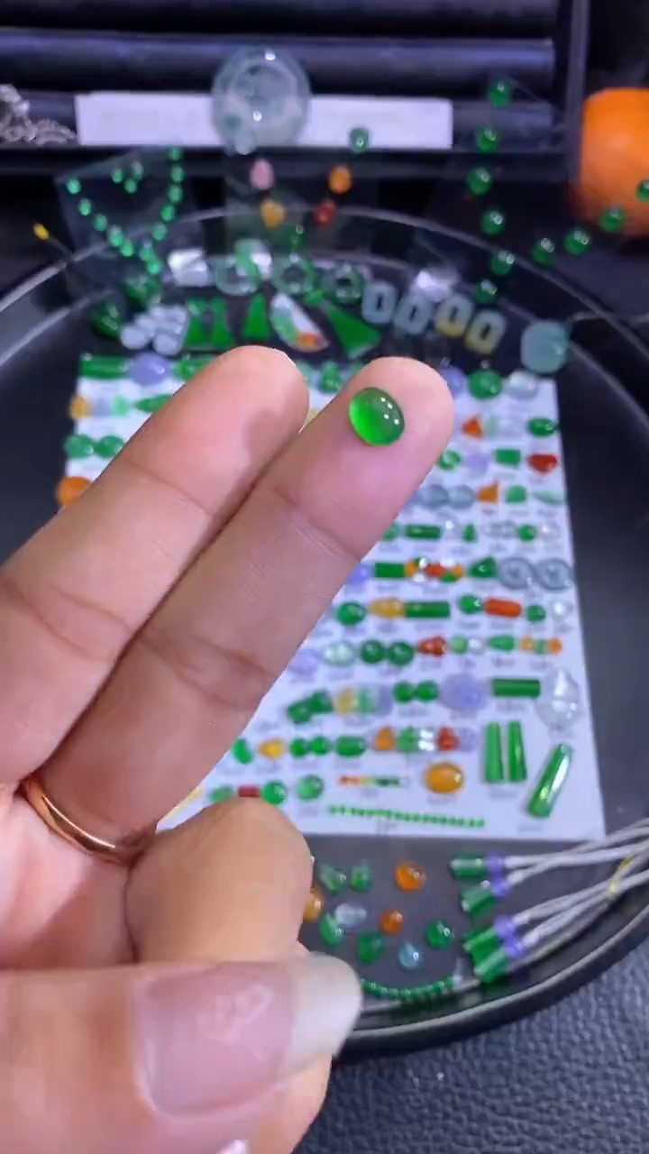 未镶嵌挂件翡翠蛋面