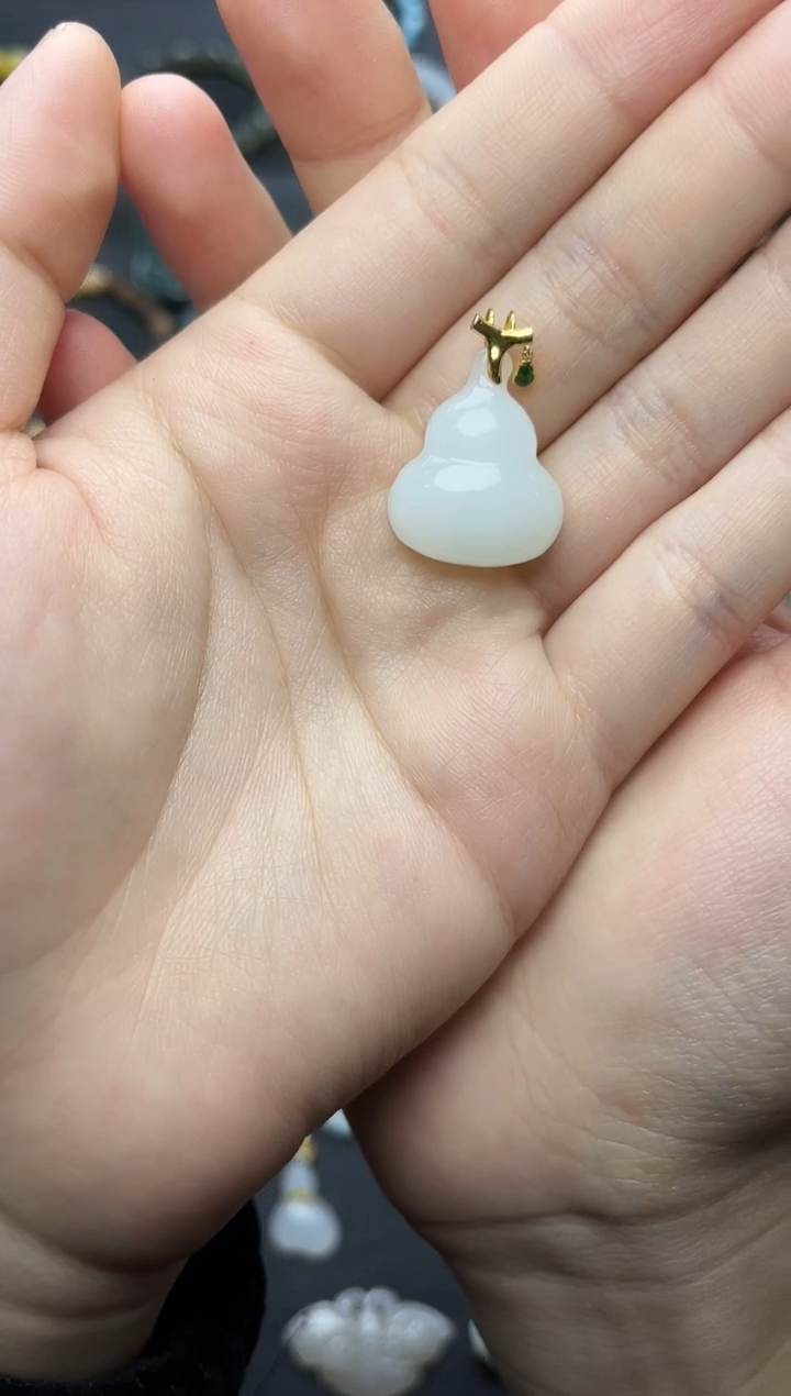 颈饰18K金镶嵌和田玉葫芦06