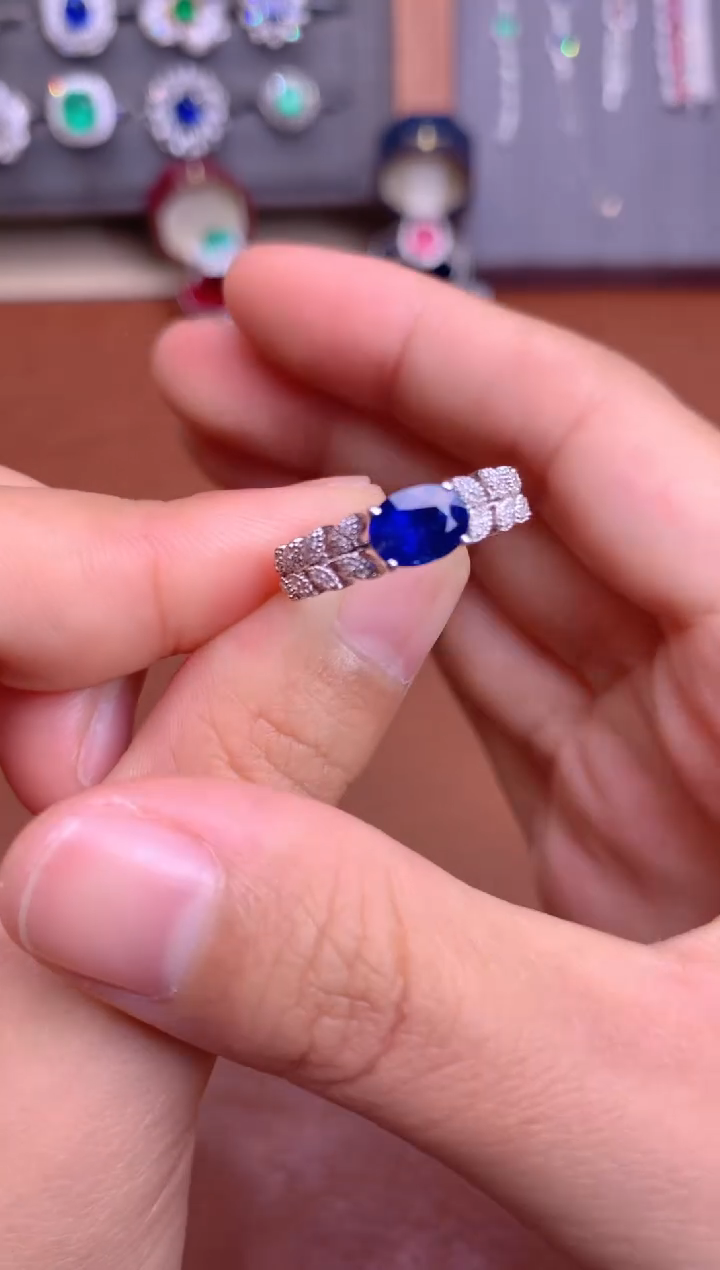 【闪购商品】蓝宝石戒指18K金镶嵌1.28CT