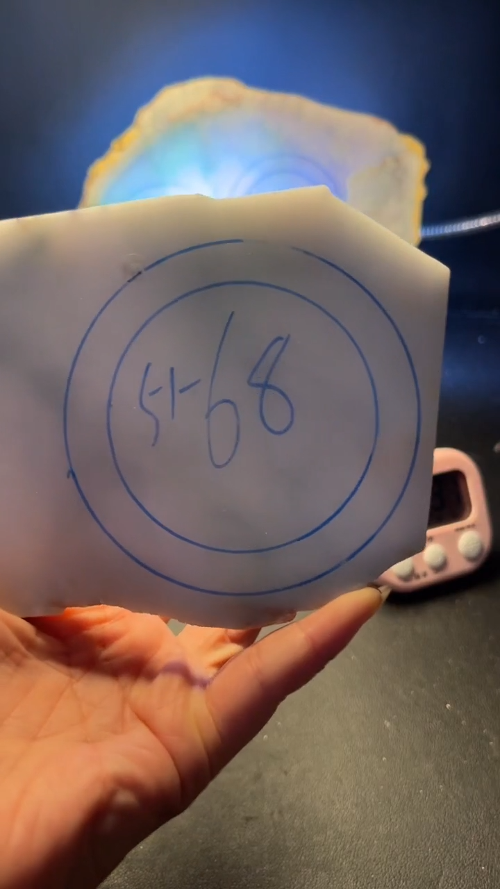 未镶嵌手镯定制翡翠为**狂翡翠